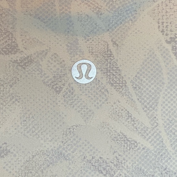 Lululemon Just Pleat It Short Sleeve Athletic Running Tee Shirt Top Size 8? EUC - Picture 10 of 10